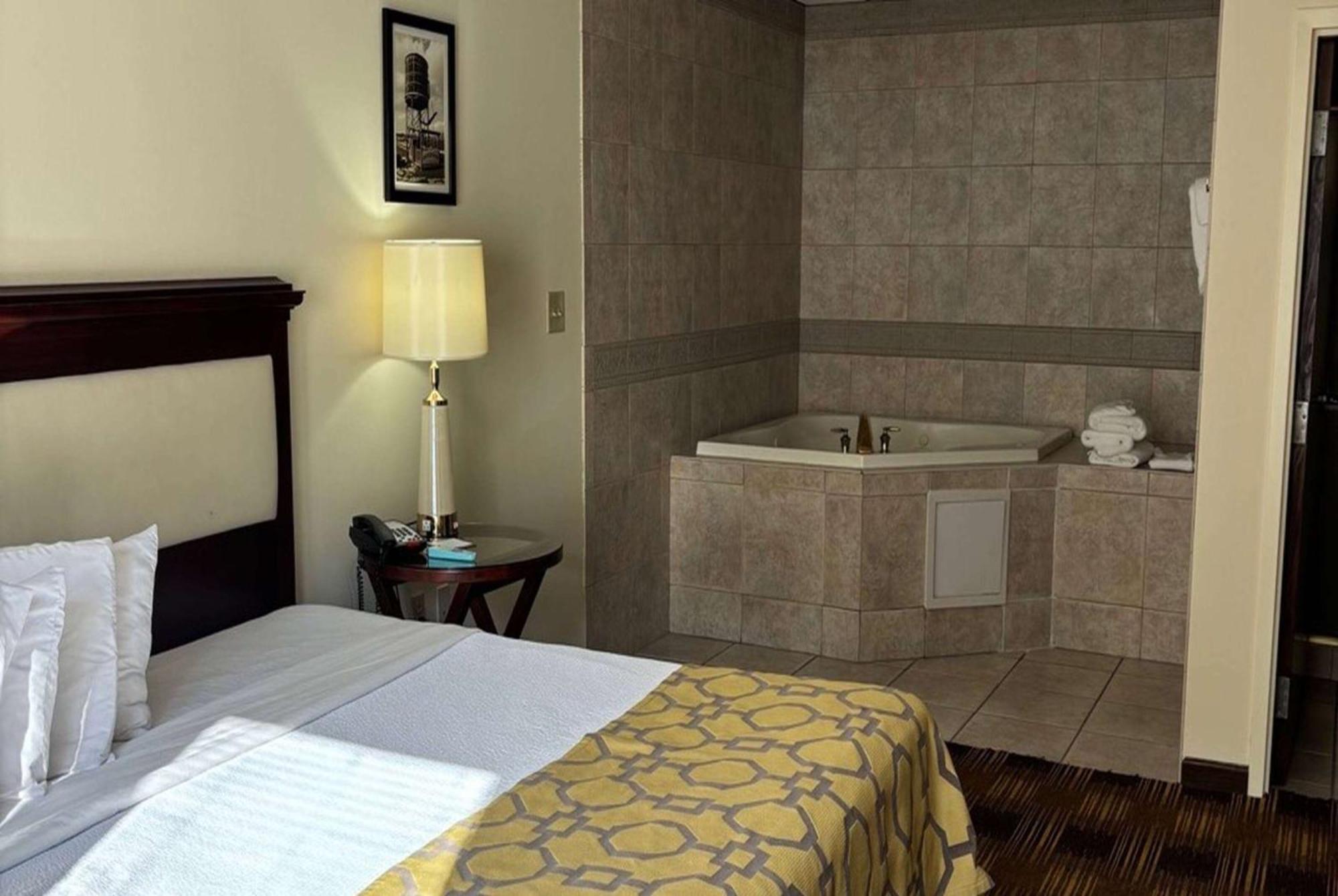 Baymont By Wyndham Johnson City Esterno foto