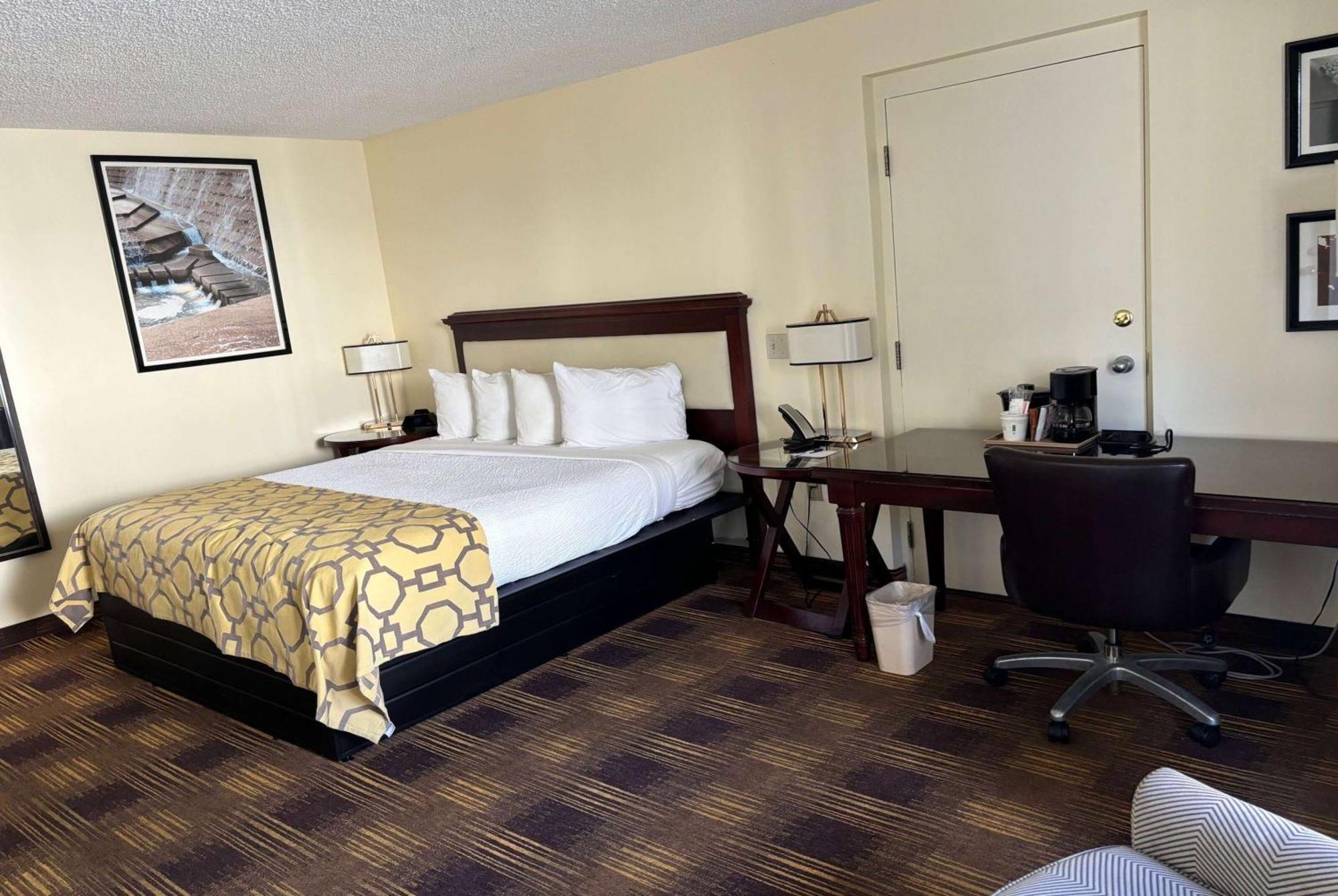 Baymont By Wyndham Johnson City Esterno foto